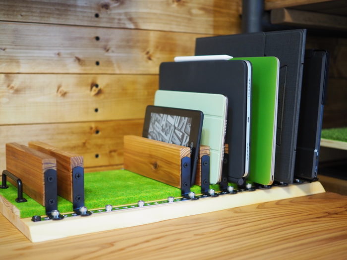 自作 ノートpc タブレット縦置きスタンドをdiyで作ってみた 複数台収納でき幅調節も可能 オリジナル Greenvip