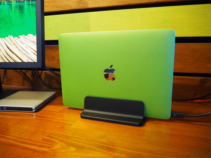 MacBook縦置き収納スタンド】幅調節が可能でデスクに馴染むシンプルなPCスタンド – GREENVIP